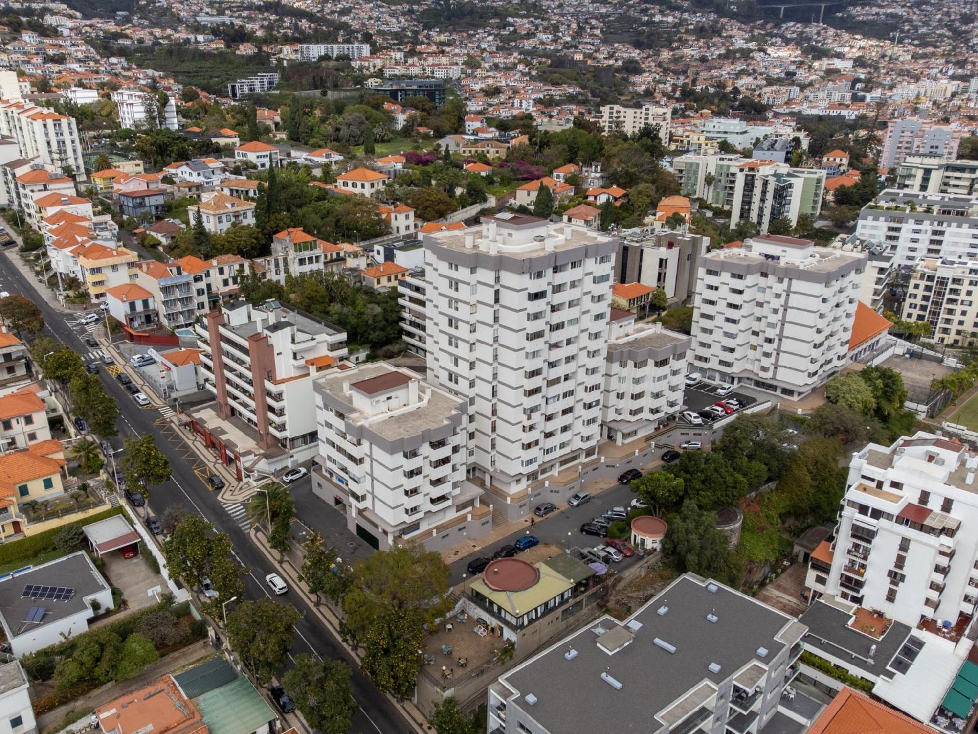 Social Lodge - Hollywood Funchal  Bagian luar foto